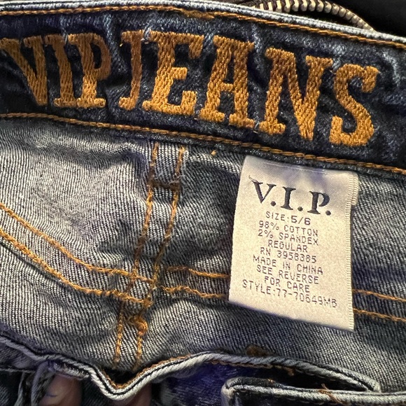 Distressed , Pearl Skirt with frayed edges, size 5/6. Juniors cut - Picture 2 of 2